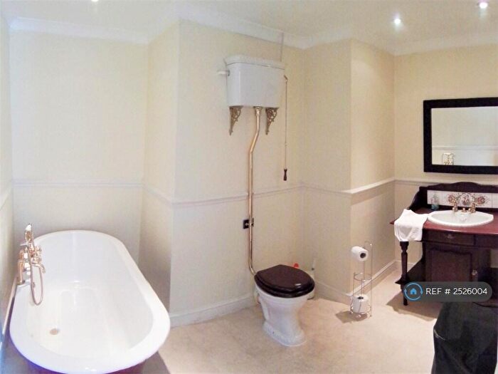 5 Bedroom Semi-Detached House To Rent In Bromley Common, Bromley, BR2