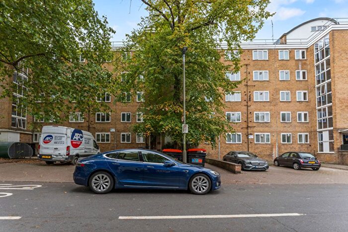 2 Bedroom Flat For Sale In Carslake Road, London, SW15