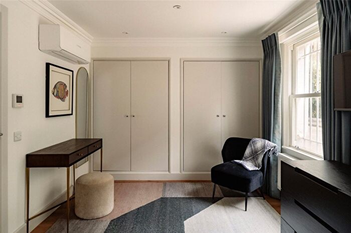 2 Bedroom Flat To Rent In Beaufort Gardens, Chelsea, SW3