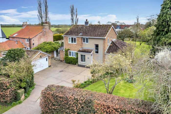 3 Bedroom Detached House For Sale In Carr Lane, Weel, East Yorkshire, HU17