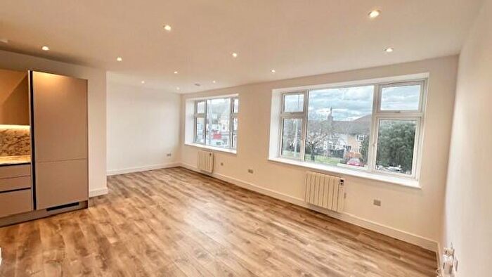 1 Bedroom Flat To Rent In Gale Street, Dagenham, RM9