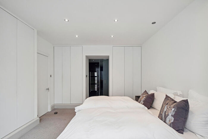2 Bedroom Flat For Sale In Chelsea Crescent, Chelsea Harbour, SW10