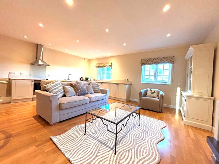 3 Bedroom Flat To Rent In Lockeridge, Marlborough, SN8