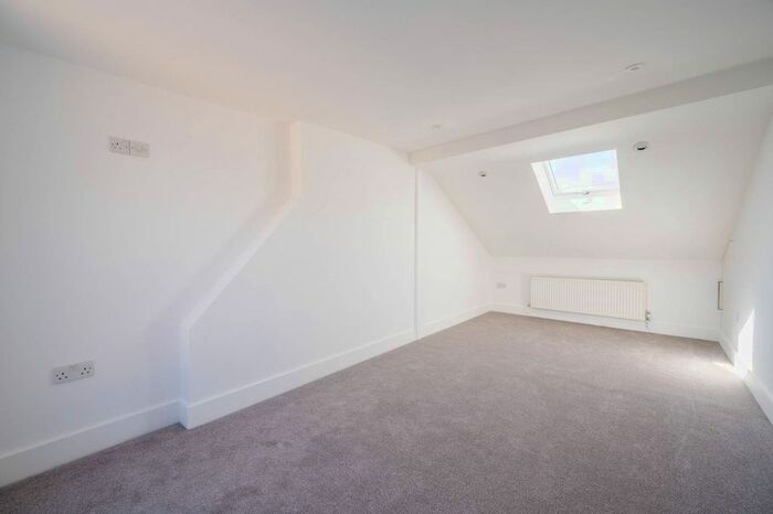 2 Bedroom Flat To Rent In Geldart Road, Peckham, London, SE15