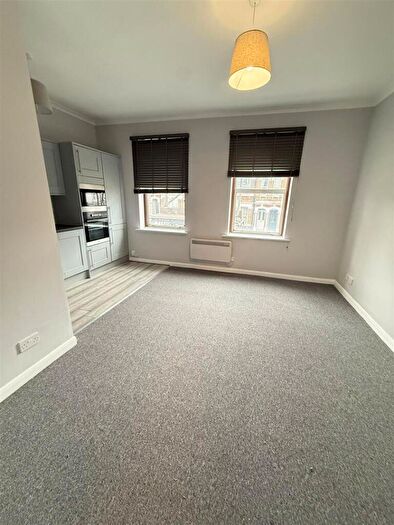 2 Bedroom Flat To Rent In Station Road, Hendon, London, NW4