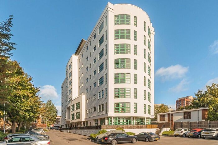 1 Bedroom Flat For Sale In Aitman Drive, Brentford, TW8