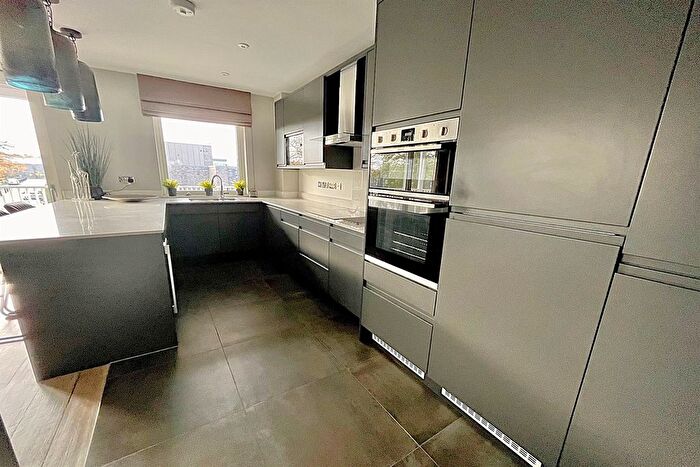 2 Bedroom Flat For Sale In Kensal Drive, Manchester, M20