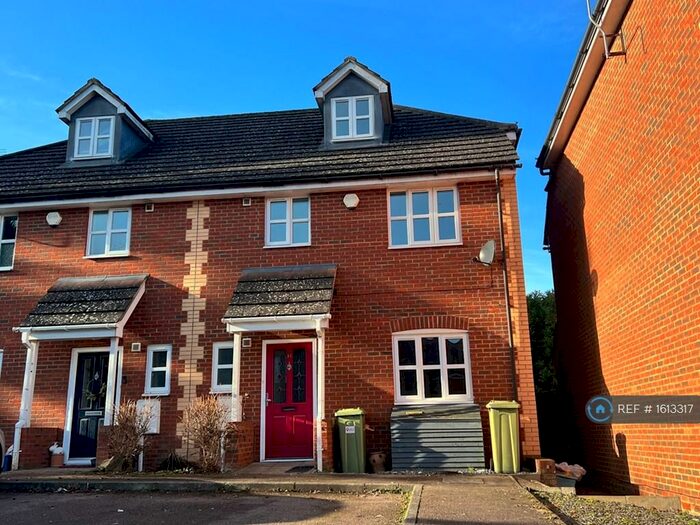 4 Bedroom Semi-Detached House To Rent In Walden Croft, Simpson, Milton Keynes, MK6