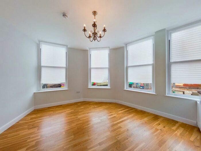 3 Bedroom Flat To Rent In East Street, Bristol, BS3