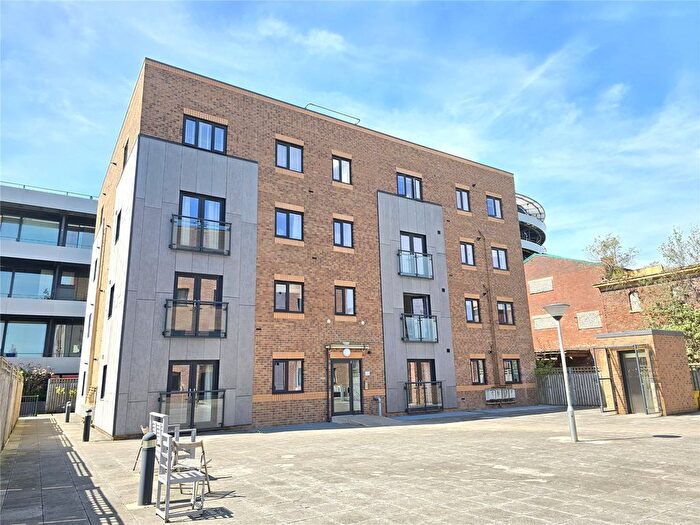2 Bedroom Flat For Sale In Woodfield Road, Broadheath, Altrincham, WA14