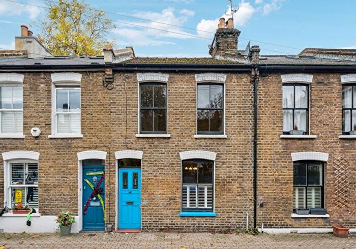 3 Bedroom Terraced House For Sale In Petergate, Battersea, London, SW11