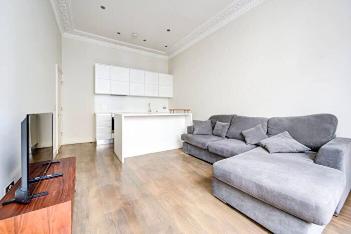 2 Bedroom Maisonette For Sale In Harcourt Terrace, Chelsea, London, SW10