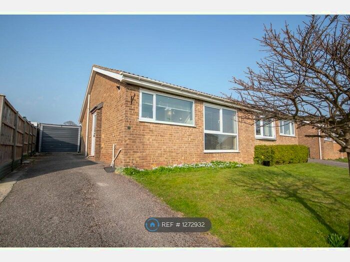 2 Bedroom Bungalow To Rent In Ashbrow, Wakefield, WF4