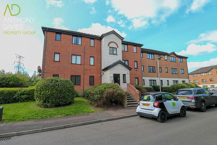 Studio To Rent In Parrotts Field, Hoddesdon, EN11