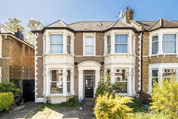2 Bedroom Flat For Sale In Wellmeadow Road, London, SE13