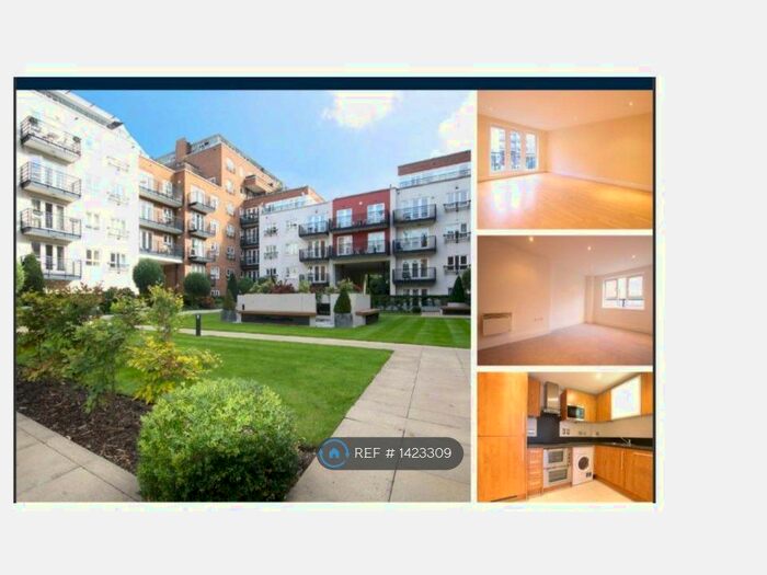 2 Bedroom Flat To Rent In Falmouth House, Kingston Upon Thames, KT2