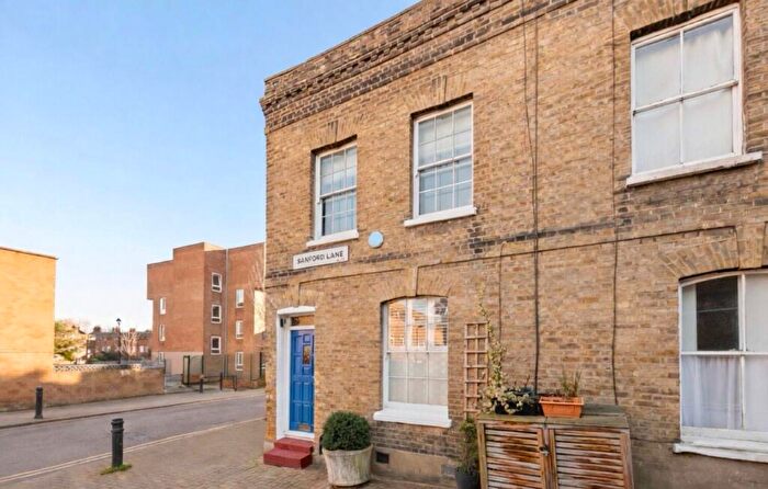 2 Bedroom Terraced House For Sale In Sanford Lane, Stoke Newington, N16