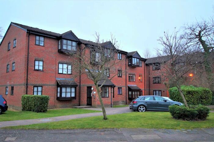 1 Bedroom Flat To Rent In Gladbeck Way, Enfield, EN2