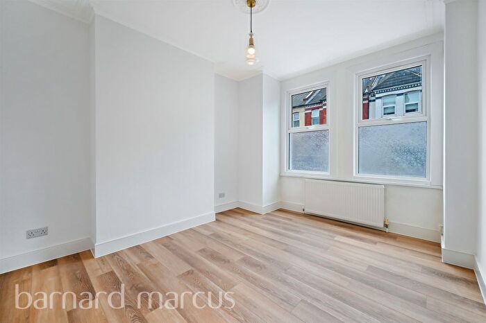 2 Bedroom Maisonette For Sale In Leverson Street, London, SW16