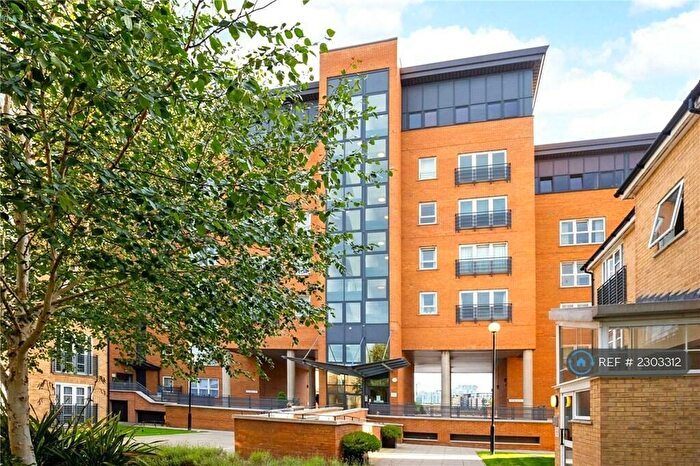2 Bedroom Flat To Rent In Langbourne Place, London, E14