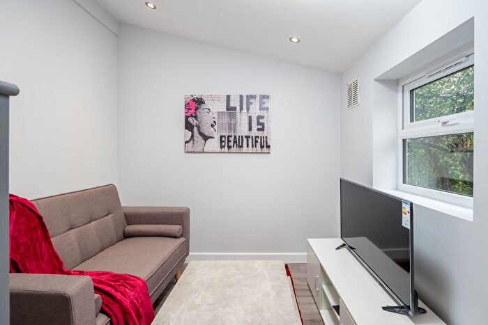 2 Bedroom Flat To Rent In Caedmon Road, London, N7