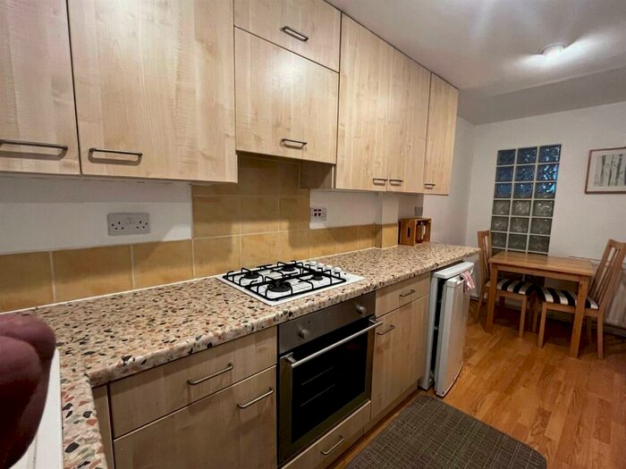 3 Bedroom Town House To Rent In London Road, Leicester, LE2