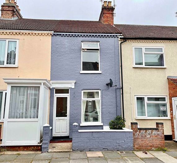 3 Bedroom Terraced House To Rent In Granville Road, NR31