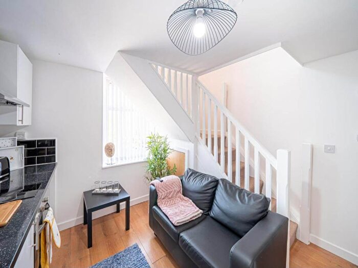 1 Bedroom Flat To Rent In Sandford Place, Leeds, LS5