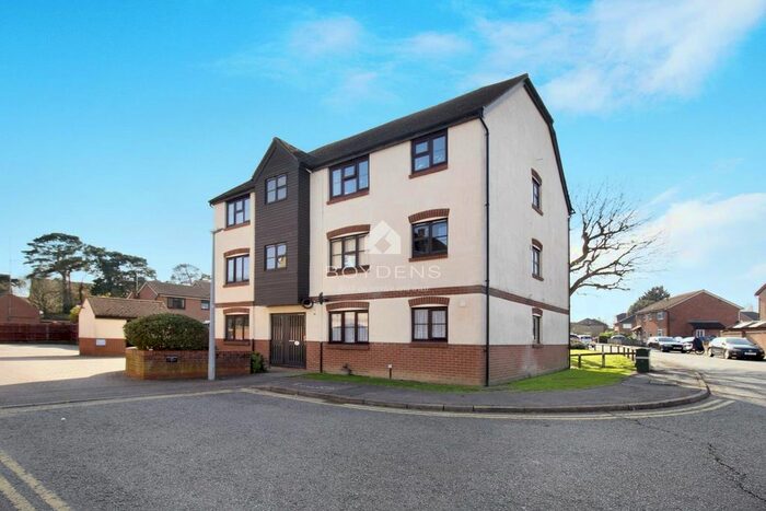 1 Bedroom Flat To Rent In California Close, Highwoods, Colchester, CO4