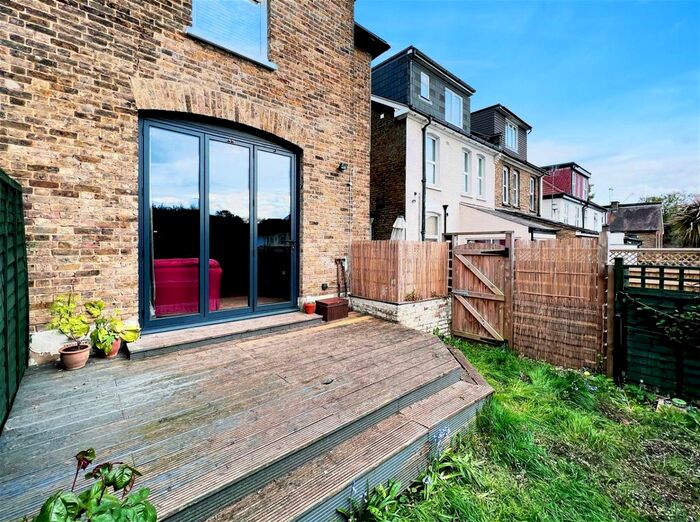 1 Bedroom Flat To Rent In Lismore Road, South Croydon, CR2