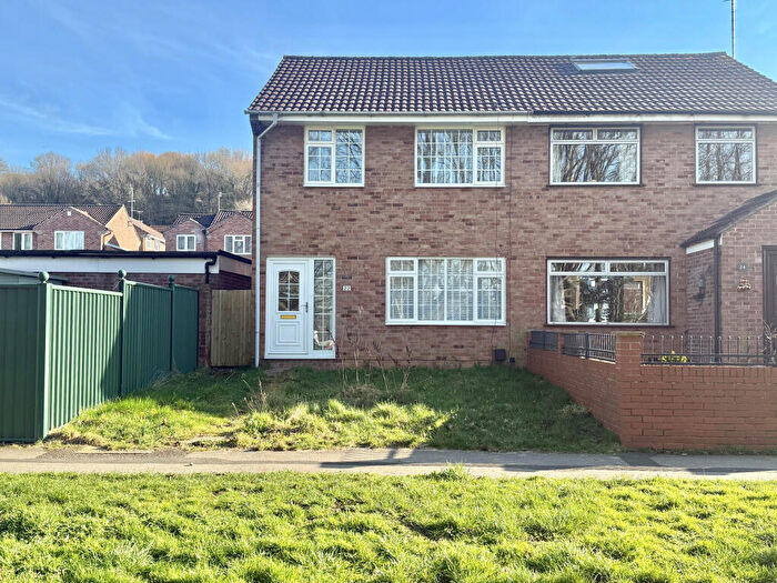 3 Bedroom Semi Detached House For Sale In Chestnut Drive, Yeovil, Somerset, BA20