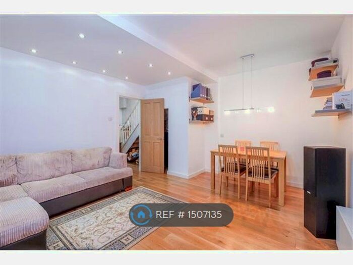 2 Bedroom Maisonette To Rent In Bryan House - Rotherhithe Street, London, SE16