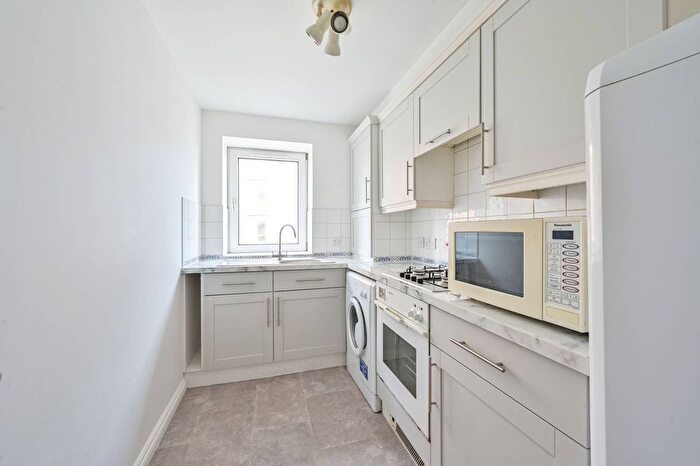 1 Bedroom Flat For Sale In Viscount Point, Wimbledon, London, SW19