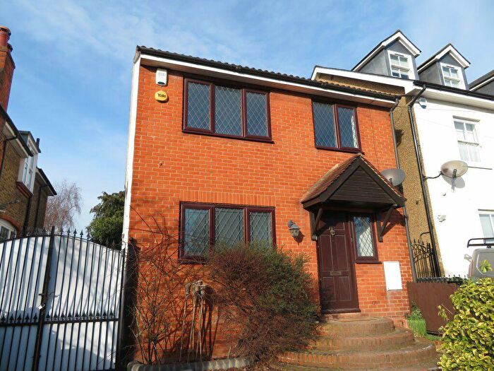 4 Bedroom House To Rent In Buckhurst Hill, IG9