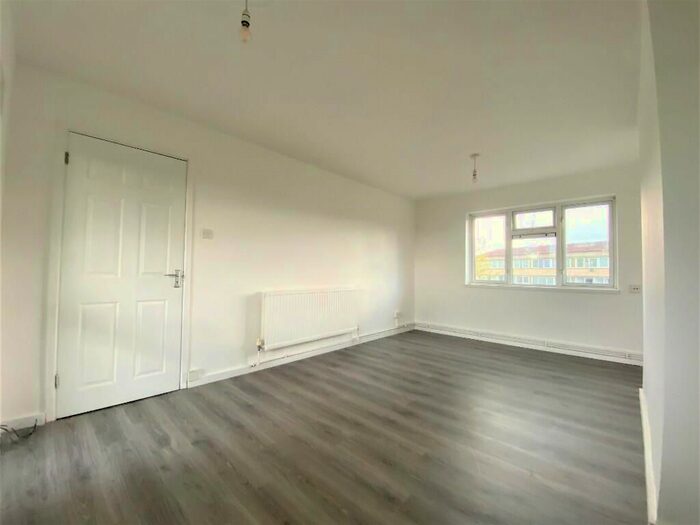 1 Bedroom Flat To Rent In Ray Lodge Road, Woodford Green, IG8