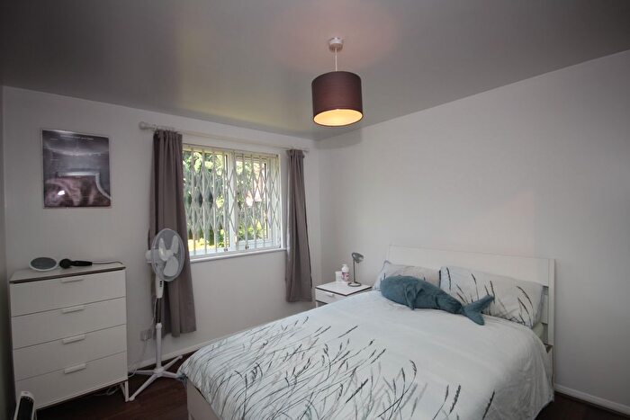 2 Bedroom Flat To Rent In John Silkin Lane, London, SE8