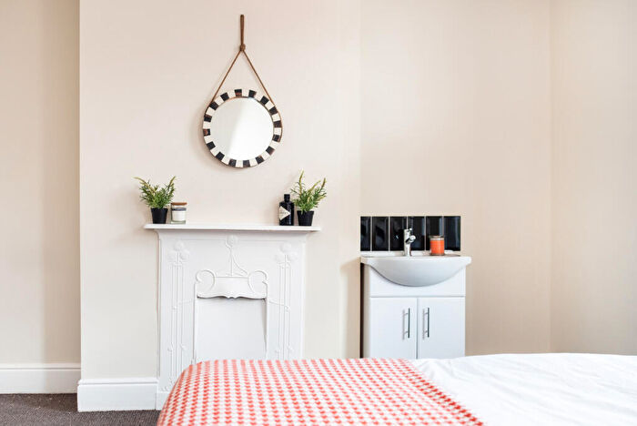 5 Bedroom Terraced House To Rent In Burchett Grove, Woodhouse, Leeds, LS6