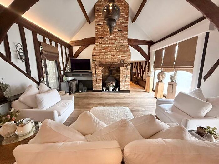 4 Bedroom Barn Conversion For Sale In Miletree Road, Heath And Reach, LU7