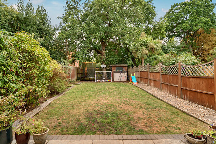 3 Bedroom End Of Terrace House For Sale In Bailey Close, Windsor, SL4