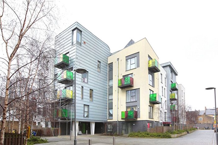 2 Bedroom Flat To Rent In Bicycle Mews, Clapham North, SW4