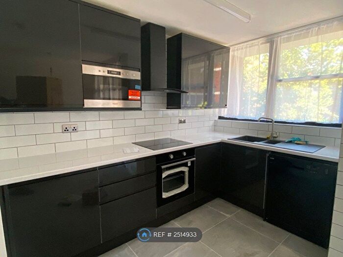 3 Bedroom Maisonette To Rent In Stourhead House, London, SW1V