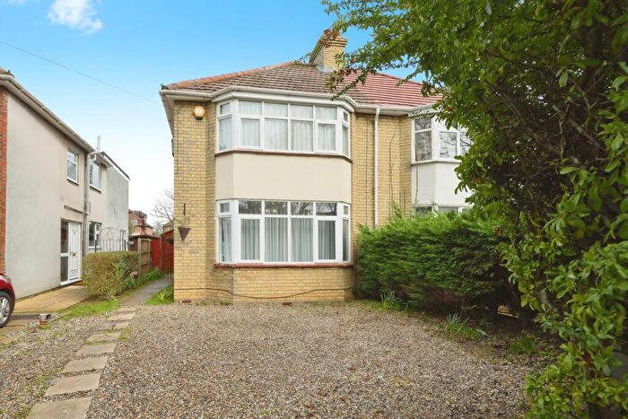 3 Bedroom Semi Detached House For Sale In Kings Hedges Road, Cambridge, Cambridgeshire, CB4