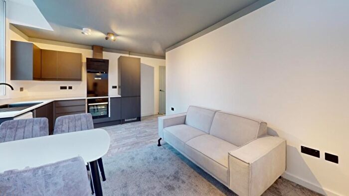 4 Bedroom Semi-Detached House To Rent In Low Pavement, Nottingham, NG1