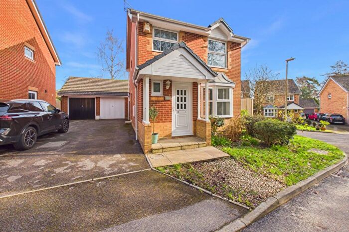 3 Bedroom Detached House For Sale In Twin Oaks Close, Broadstone, Dorset, BH18