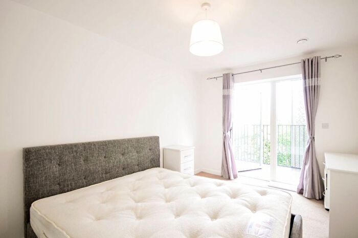 1 Bedroom Flat To Rent In Atkins Square, Dalston Lane, London, E8