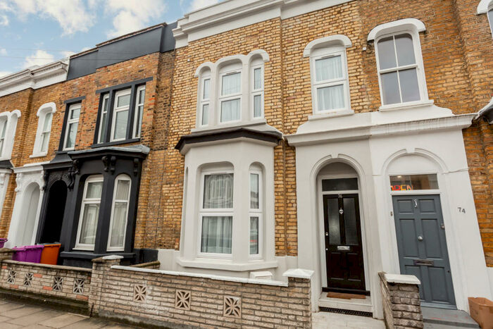 4 Bedroom Terraced House To Rent In Clinton Road, Mile End, E3