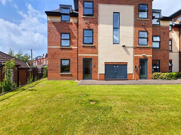 2 Bedroom Apartment To Rent In Redcourt, Athlone Grove, Leeds, LS12