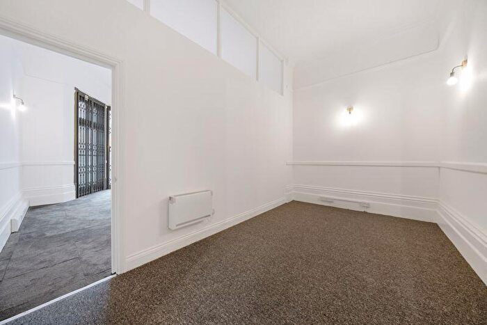 2 Bedroom Flat To Rent In Cavendish Road, London, SW12