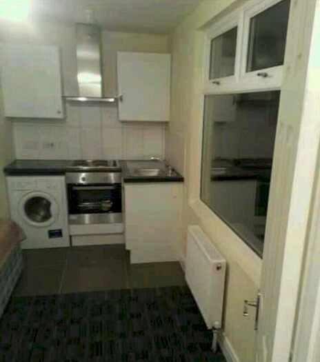 Studio To Rent In Broad Street, Dagenham, RM10