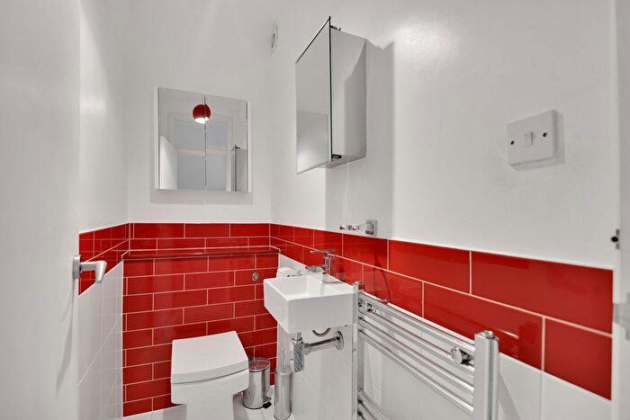2 Bedroom Flat To Rent In Earlsfield Road, Wandsworth Common, SW18